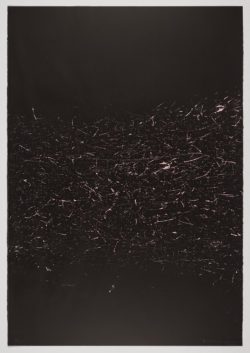 Grafismos sobre fondo negro, Enrique Brinkmann